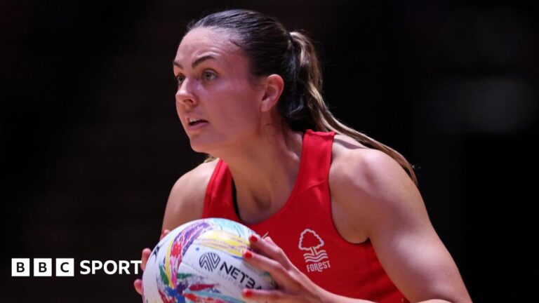 Netball Super League: Nottingham Forest beat Mavericks 60-59 in thriller Nottingham Forest defender Tash Pavelin
