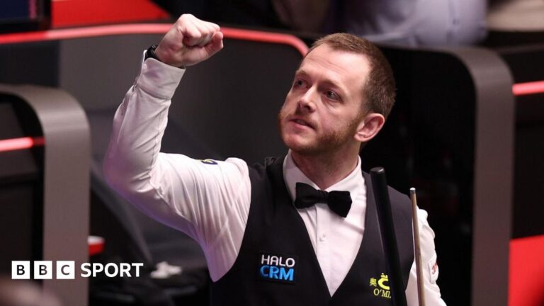 Shaun Murphy eyes a shot