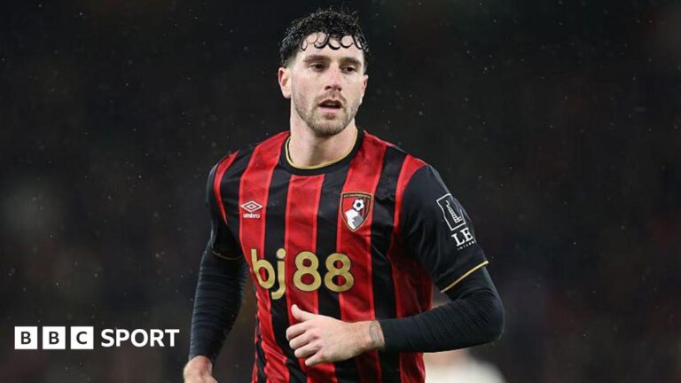 Marcos Senesi: Tottenham close to signing Bournemouth defender Marcos Senesi running while playing for Bournemouth