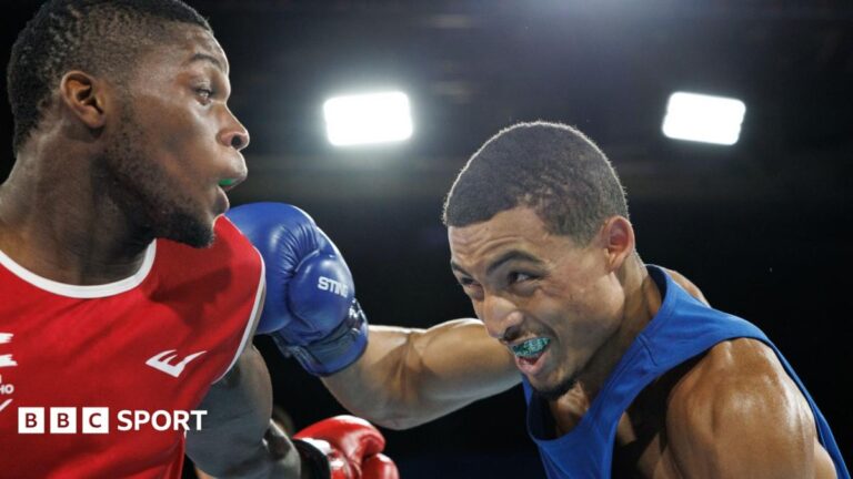 Orlando Holley-Sotomi lands a punch on opponent Refiloe Thai.