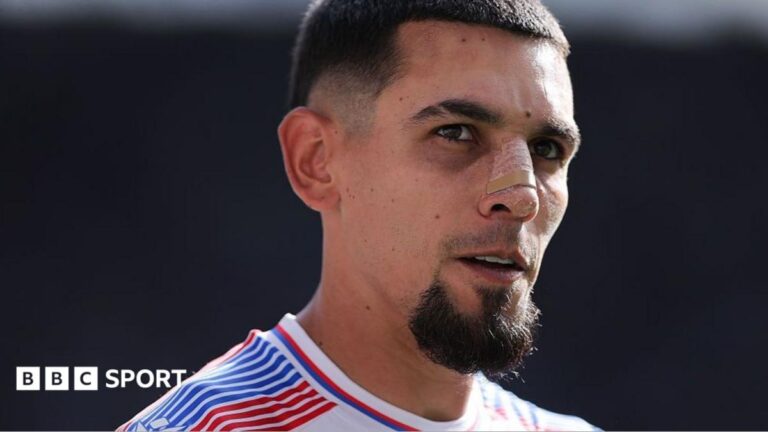 Daniel Munoz: Nottingham Forest agree deal to sign Crystal Palace defender Daniel Munoz